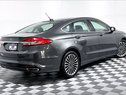 Used 2017 Ford Fusion SE w/ Fusion SE Technology Package AWD/4WD image 12