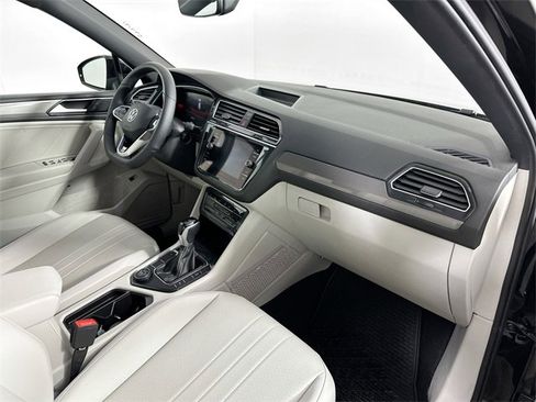 Used 2022 Volkswagen Tiguan SE R-Line image 27