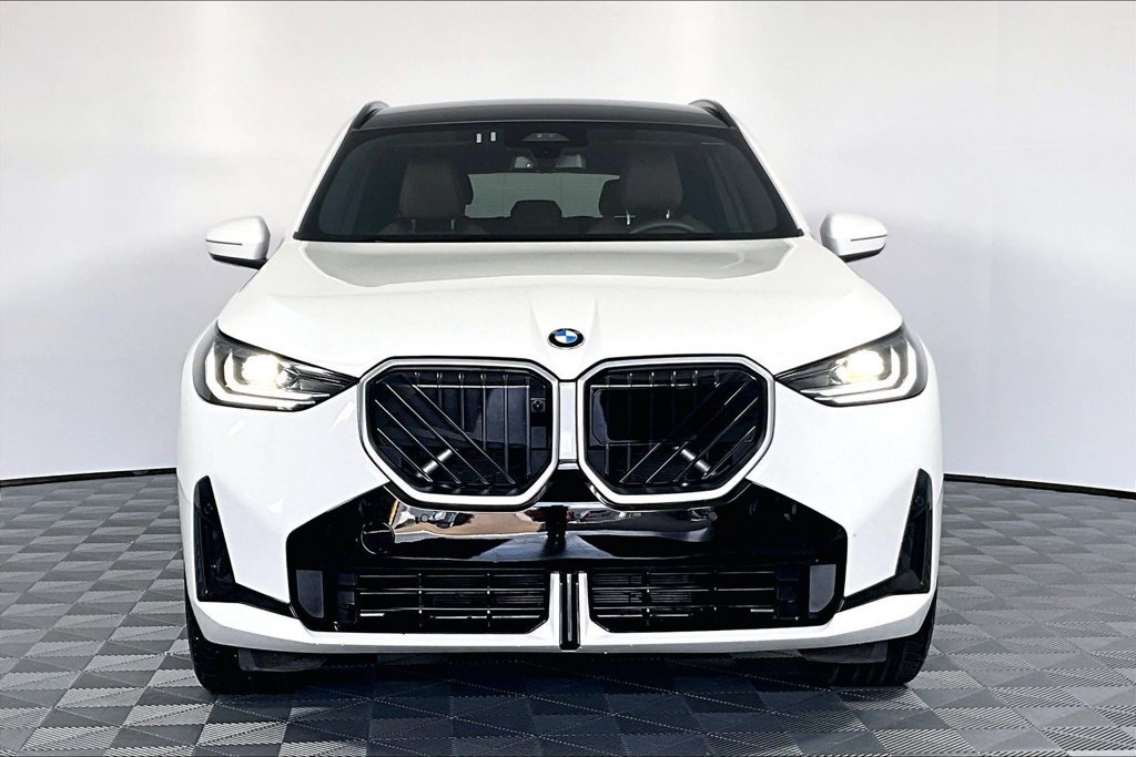 Used 2025 BMW X3 xDrive30i AWD/4WD image 3