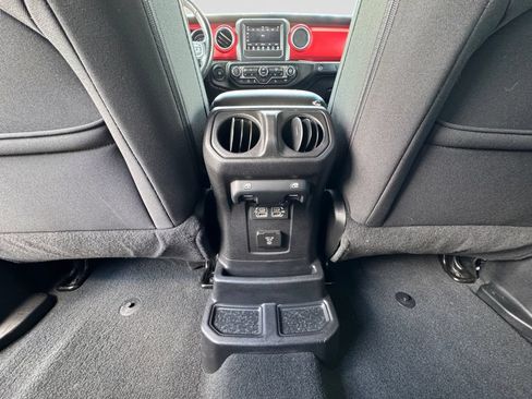 Used 2020 Jeep Wrangler Unlimited Rubicon w/ Steel Bumper Group AWD/4WD image 14