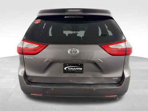 Used 2015 Toyota Sienna XLE image 9