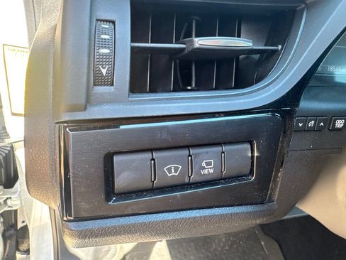 Used 2022 Lexus ES 350 Ultra Luxury w/ Accessory Package 2 FWD image 28