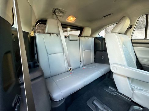 Used 2020 Toyota Highlander XLE image 31