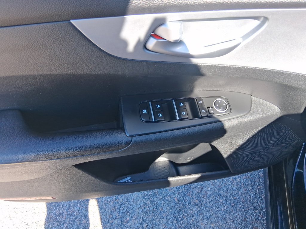 Used 2023 Kia Forte LXS FWD image 9