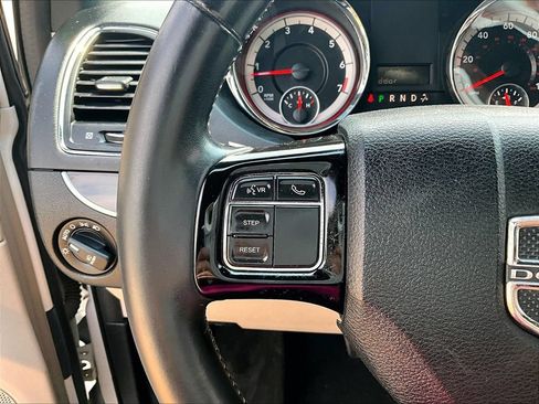 Used 2017 Dodge Grand Caravan SXT FWD image 14