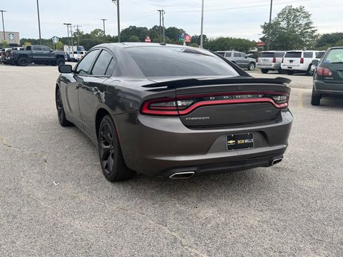 Used 2020 Dodge Charger SXT w/ Leather Interior Group RWD image 3