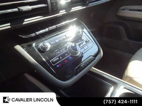 Used 2022 Lincoln Corsair AWD w/ Premium Package image 8