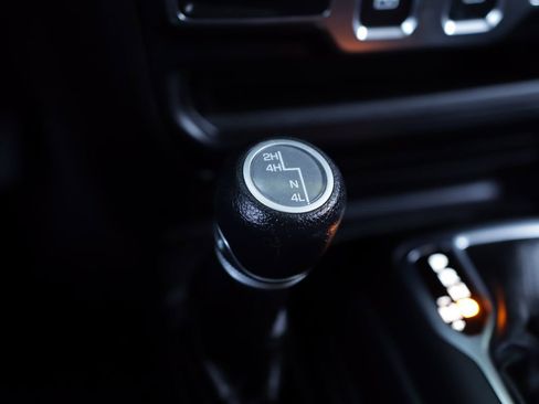 Used 2019 Jeep Wrangler Sport AWD/4WD image 18