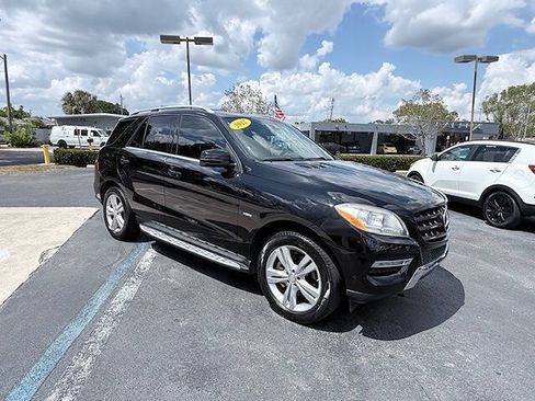Used 2012 Mercedes-Benz ML 350 BlueTEC 4MATIC image 2