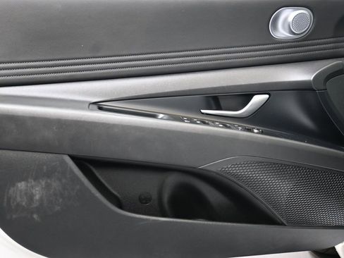 Used 2025 Hyundai Elantra SEL w/ Cargo Package image 23