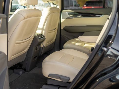 Used 2020 Cadillac XT6 Premium Luxury image 38