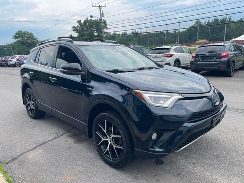 Used 2017 Toyota RAV4 SE AWD/4WD image 3