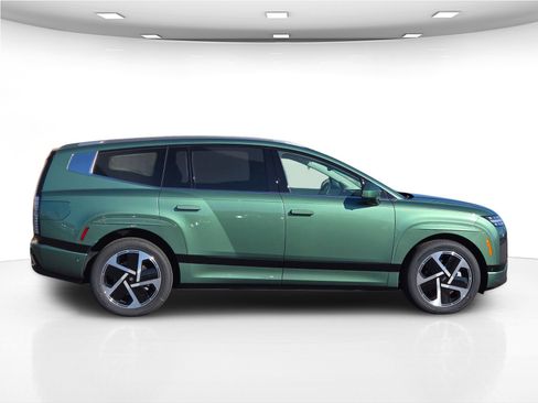 New 2026 Hyundai Ioniq 9 Calligraphy image 9