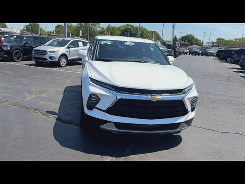 Used 2025 Chevrolet Blazer LT w/ Convenience Package AWD/4WD image 3