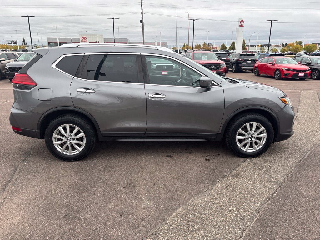 Used 2017 Nissan Rogue SV AWD/4WD image 4