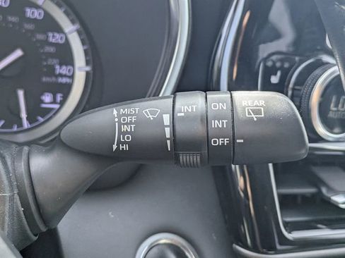 Used 2020 Toyota Highlander Limited FWD image 30