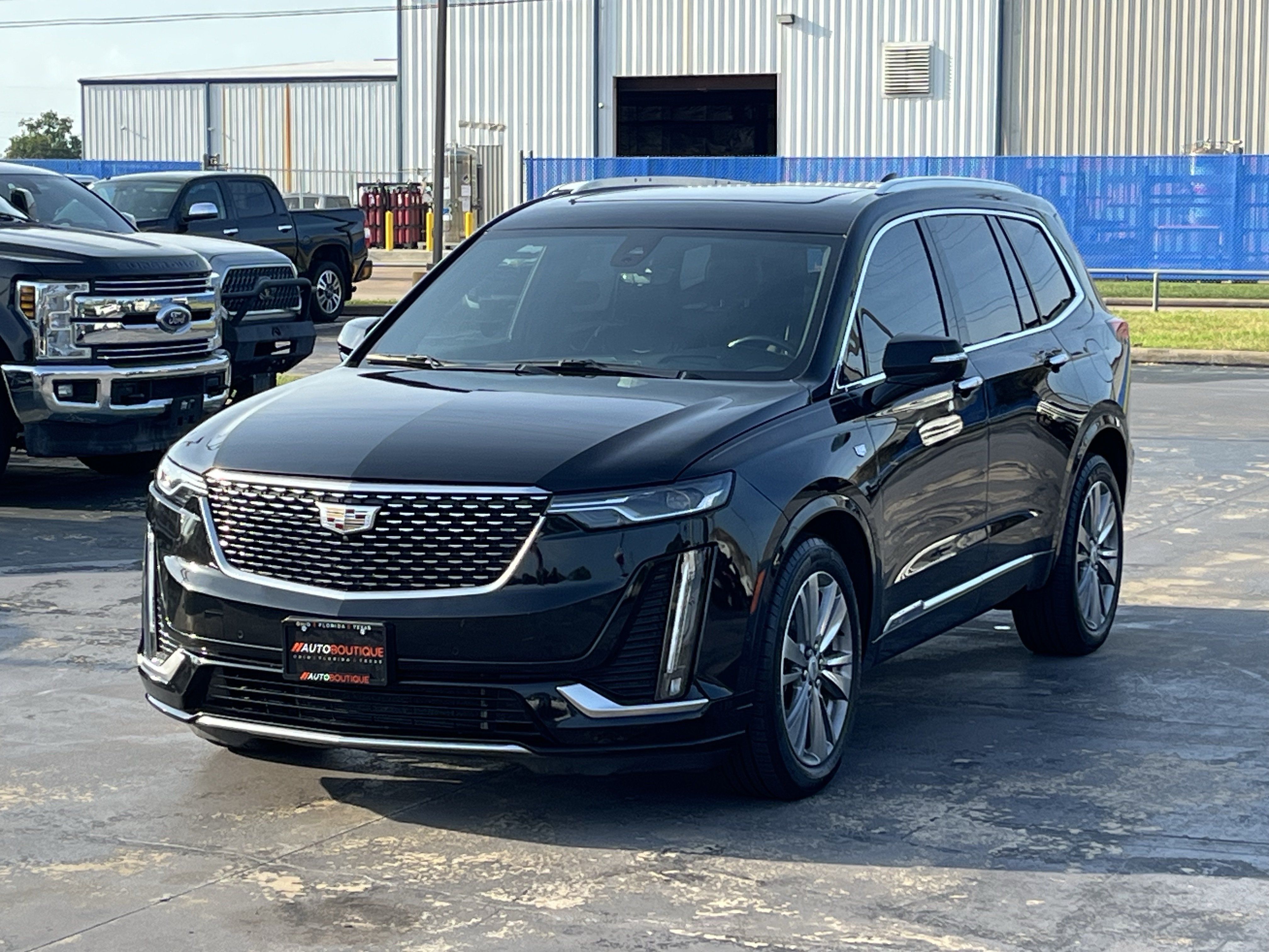 Used 2023 Cadillac XT6 Premium Luxury w/ Technology Package FWD image 3