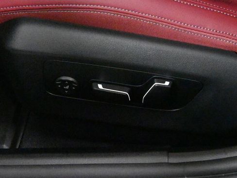 Used 2026 BMW 530i xDrive w/ Premium Package image 27