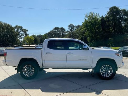 Used 2017 Toyota Tacoma Limited AWD/4WD image 8