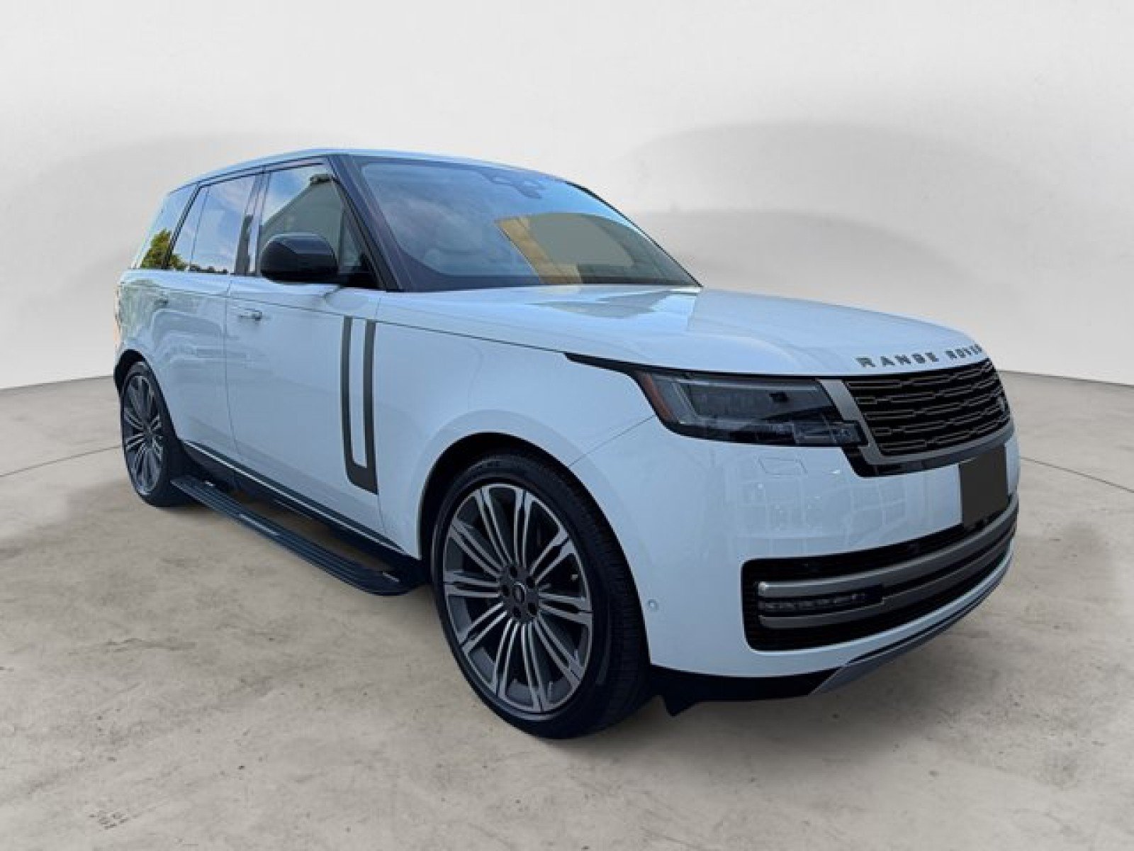Certified 2025 Land Rover Range Rover SE AWD/4WD image 2