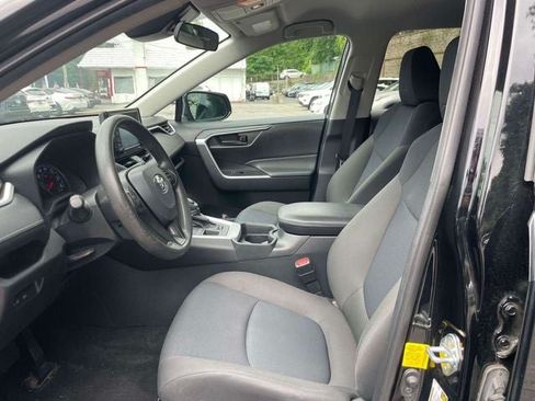 Used 2021 Toyota RAV4 LE AWD/4WD image 17