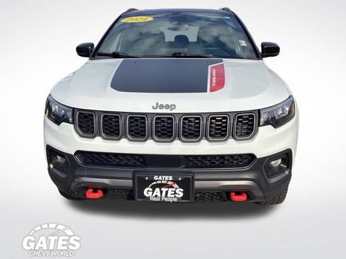 Used 2024 Jeep Compass Trailhawk AWD/4WD image 2