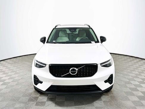 Used 2025 Volvo XC40 B5 Plus w/ Protection Package Premier image 2
