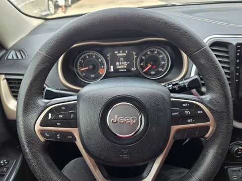 Used 2014 Jeep Cherokee Sport image 15