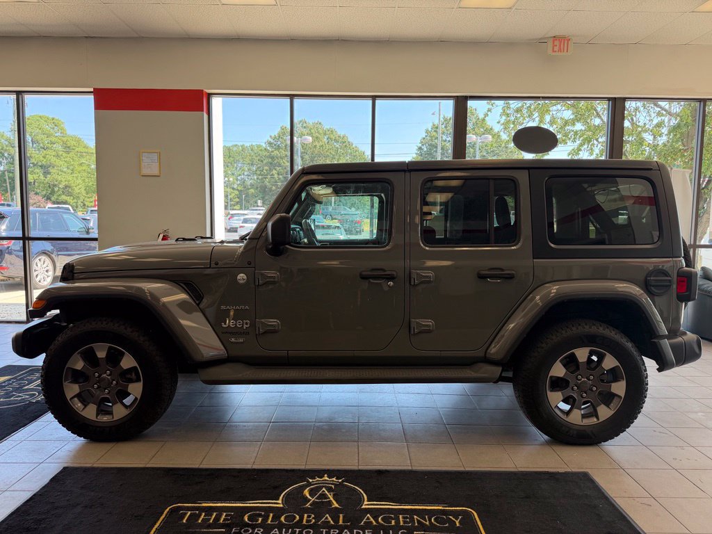 Used 2018 Jeep Wrangler Unlimited Sahara AWD/4WD image 3