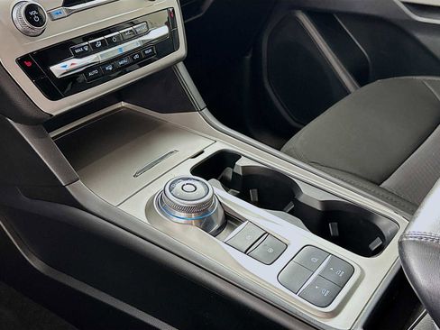 Used 2022 Ford Explorer XLT image 15