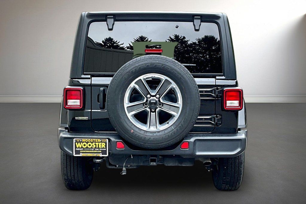 Used 2023 Jeep Wrangler Unlimited Sahara AWD/4WD image 6