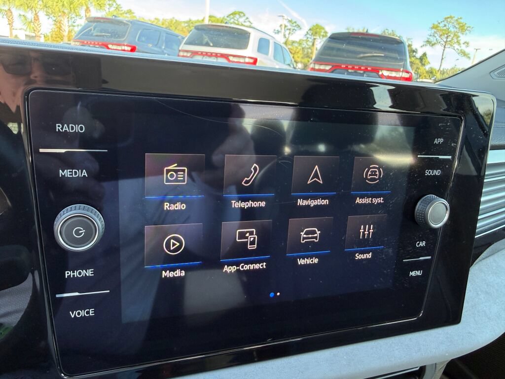 Used 2025 Volkswagen Jetta SE FWD image 23