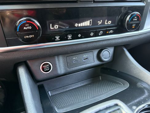 Used 2023 Nissan Rogue SV image 27