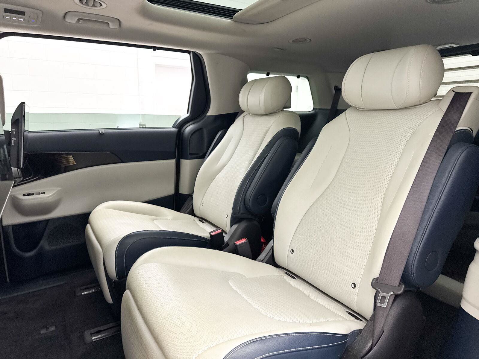 Certified 2025 Kia Carnival SX Prestige FWD image 34