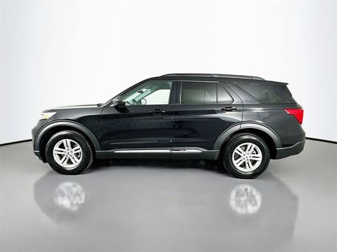 Used 2024 Ford Explorer XLT w/ Equipment Group 202A image 4
