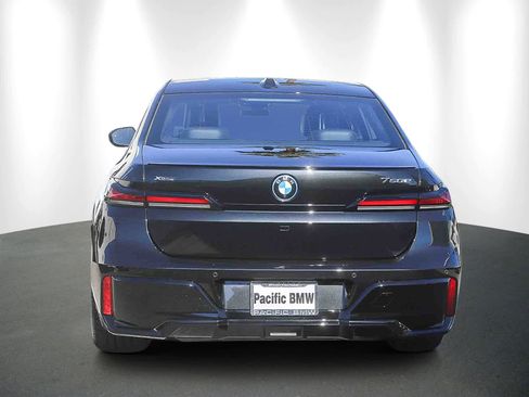 Used 2025 BMW 750e xDrive w/ Premium Package image 5