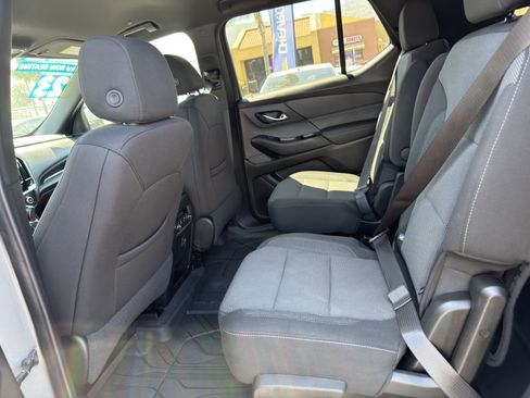 Used 2023 Chevrolet Traverse LT FWD image 18