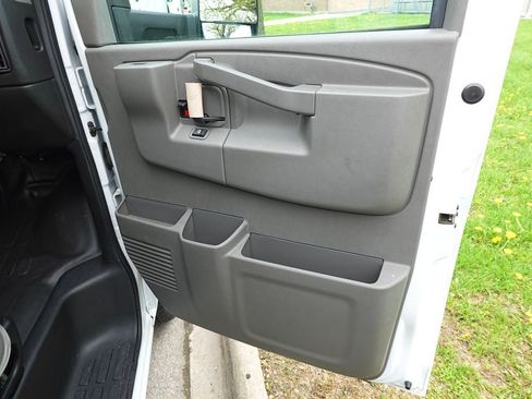 Used 2022 Chevrolet Express 3500 w/ Power Convenience Package RWD image 22
