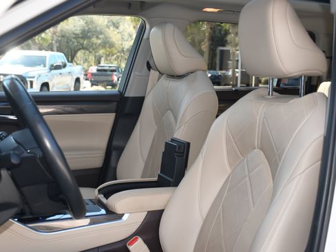 Used 2020 Toyota Highlander Platinum image 14