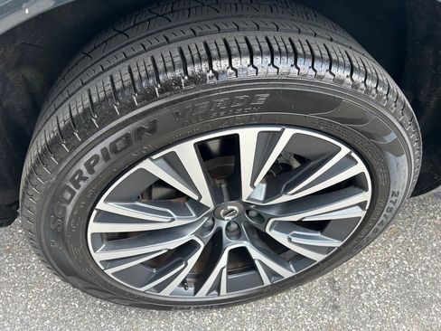 Certified 2022 Volvo XC90 T6 Momentum w/ Climate Package image 6