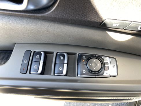 Used 2025 Kia Carnival EX FWD image 21