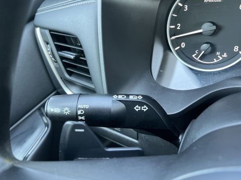 Used 2024 Nissan Rogue S image 9