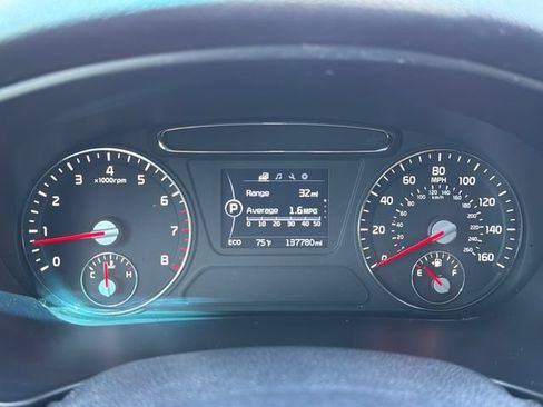 Used 2016 Kia Sorento FWD image 11