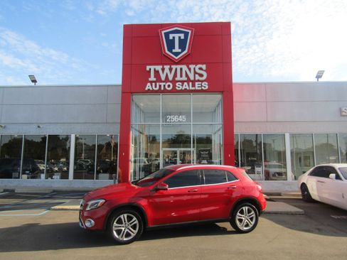 Used 2019 Mercedes-Benz GLA 250 4MATIC image 1