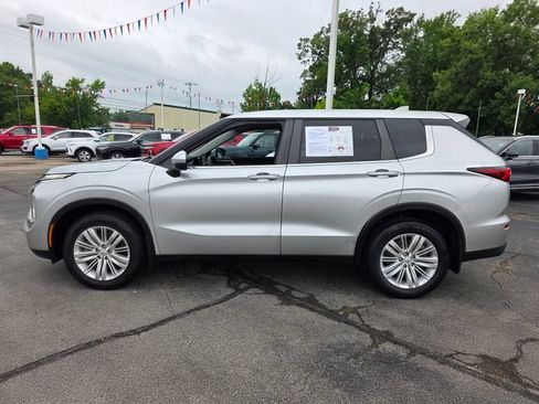 Used 2024 Mitsubishi Outlander ES FWD image 7