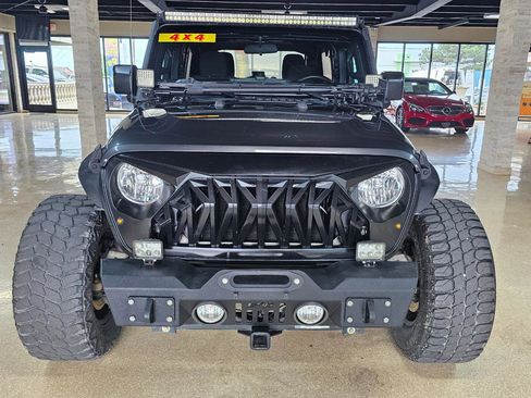 Used 2018 Jeep Wrangler Unlimited Sport AWD/4WD image 2