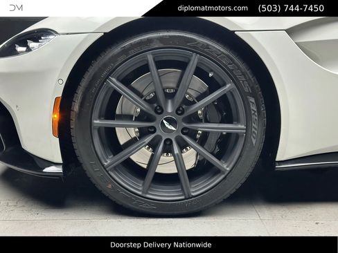 Used 2020 Aston Martin V8 Vantage Coupe image 35