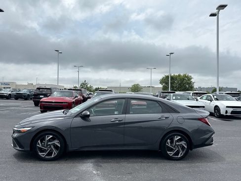 Used 2025 Hyundai Elantra Sport FWD image 6
