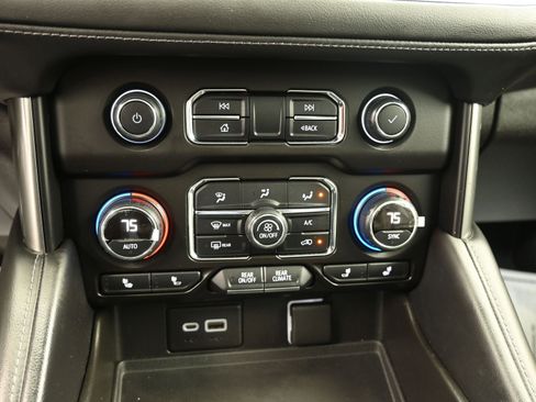 Used 2021 Chevrolet Suburban LT w/ LT Signature Package image 35