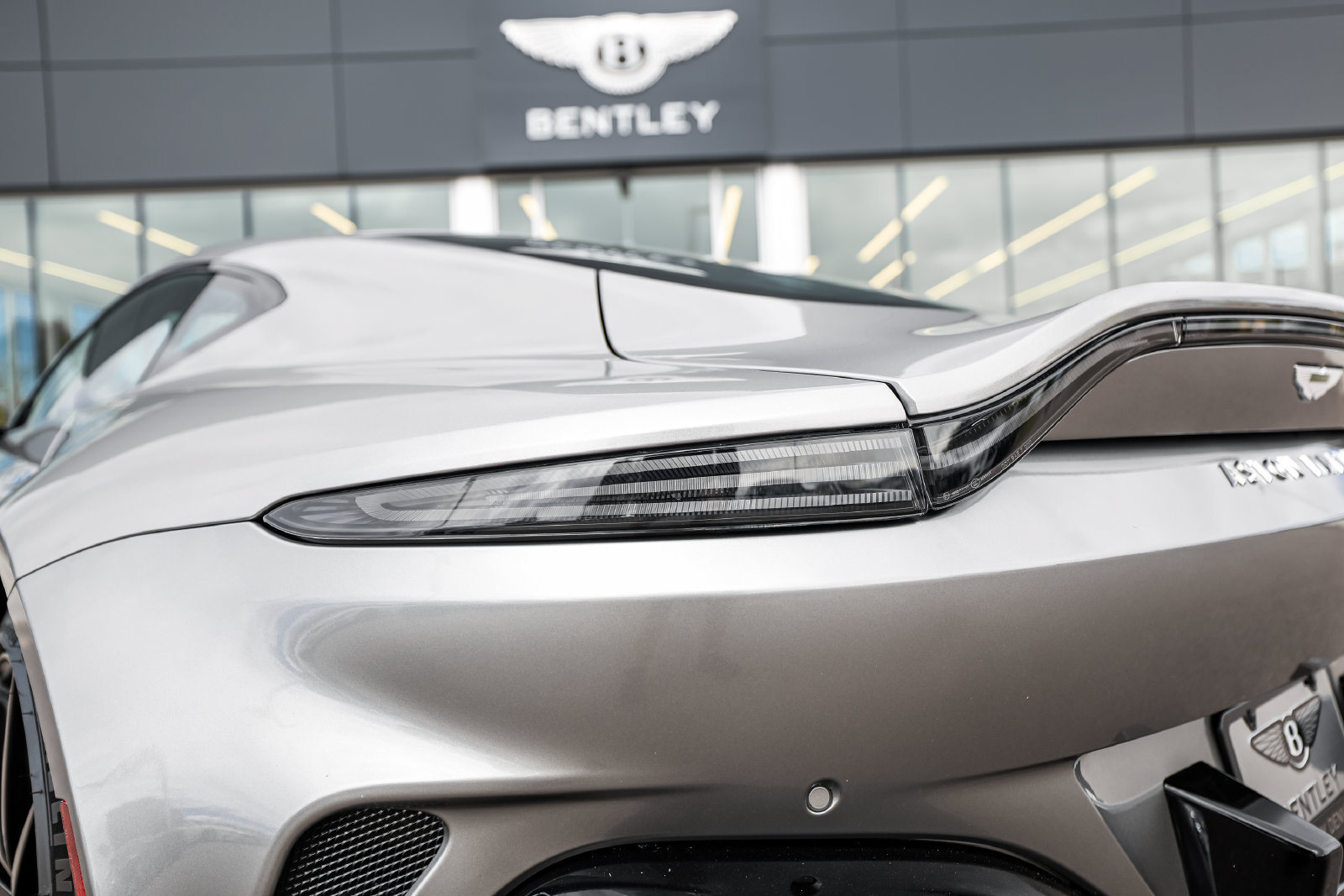 Used 2023 Aston Martin V12 Vantage RWD image 10